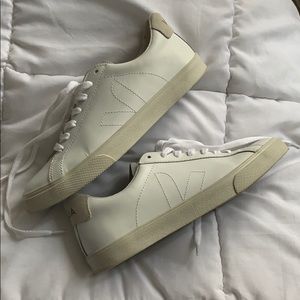 VEJA White Leather Sneaker Size 7